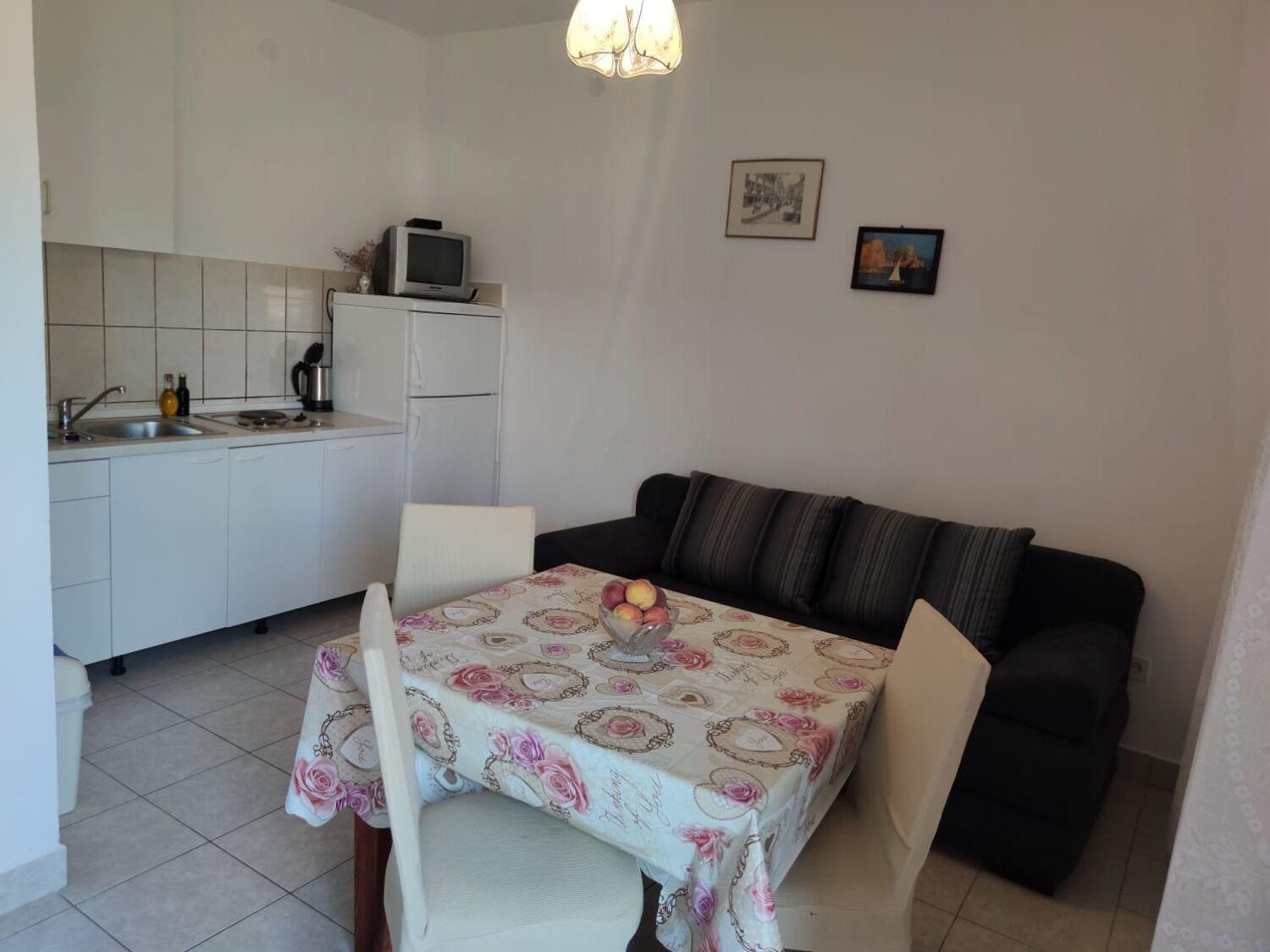 Apartments Josi - Parking And Barbecue Grebastica Bagian luar foto