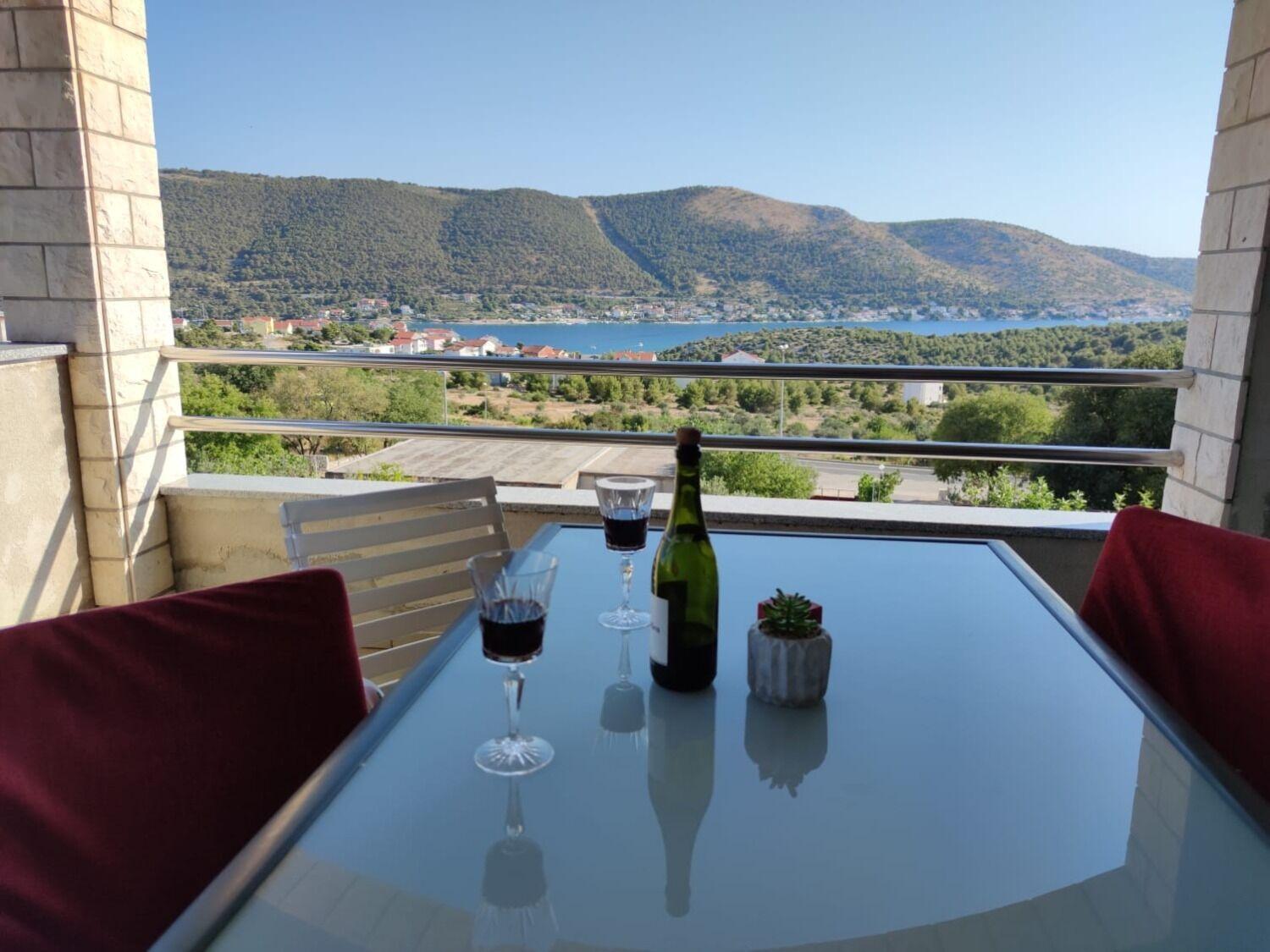 Apartments Josi - Parking And Barbecue Grebastica Bagian luar foto