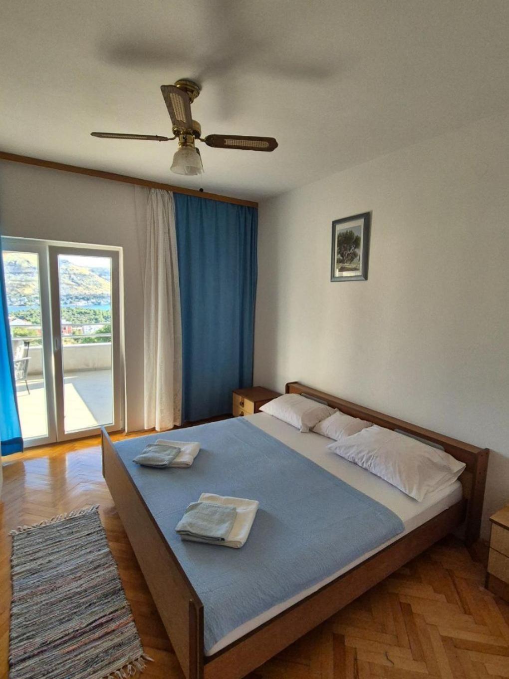Apartments Josi - Parking And Barbecue Grebastica Bagian luar foto