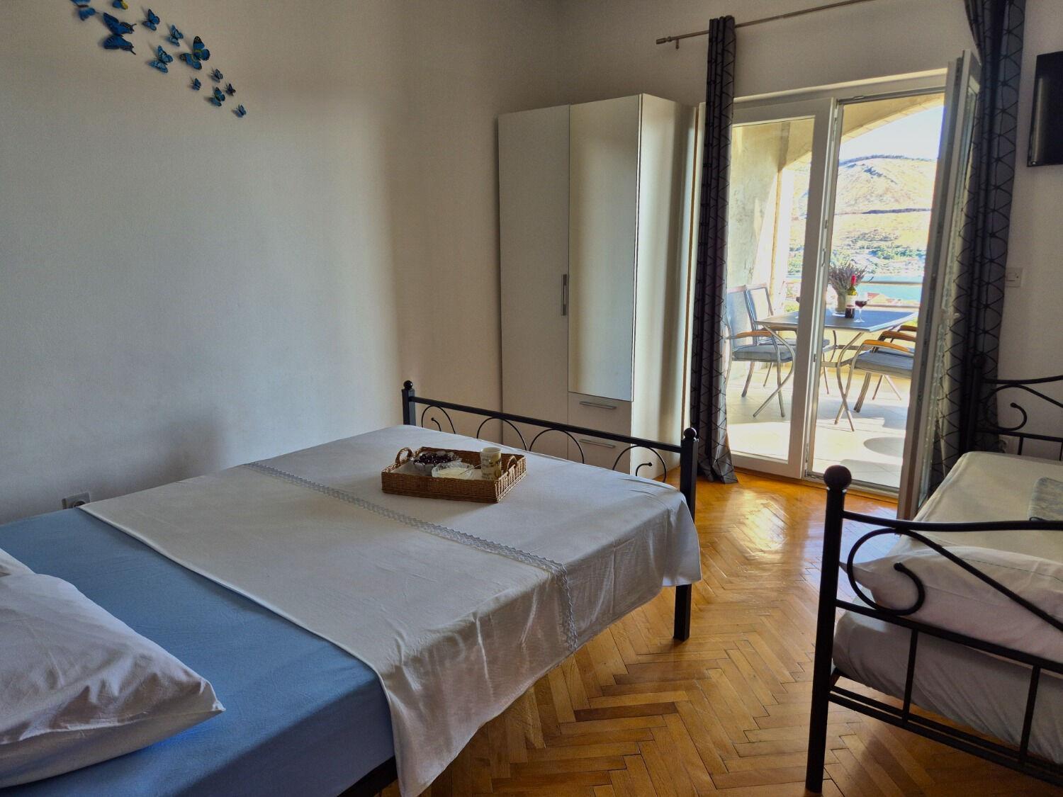 Apartments Josi - Parking And Barbecue Grebastica Bagian luar foto