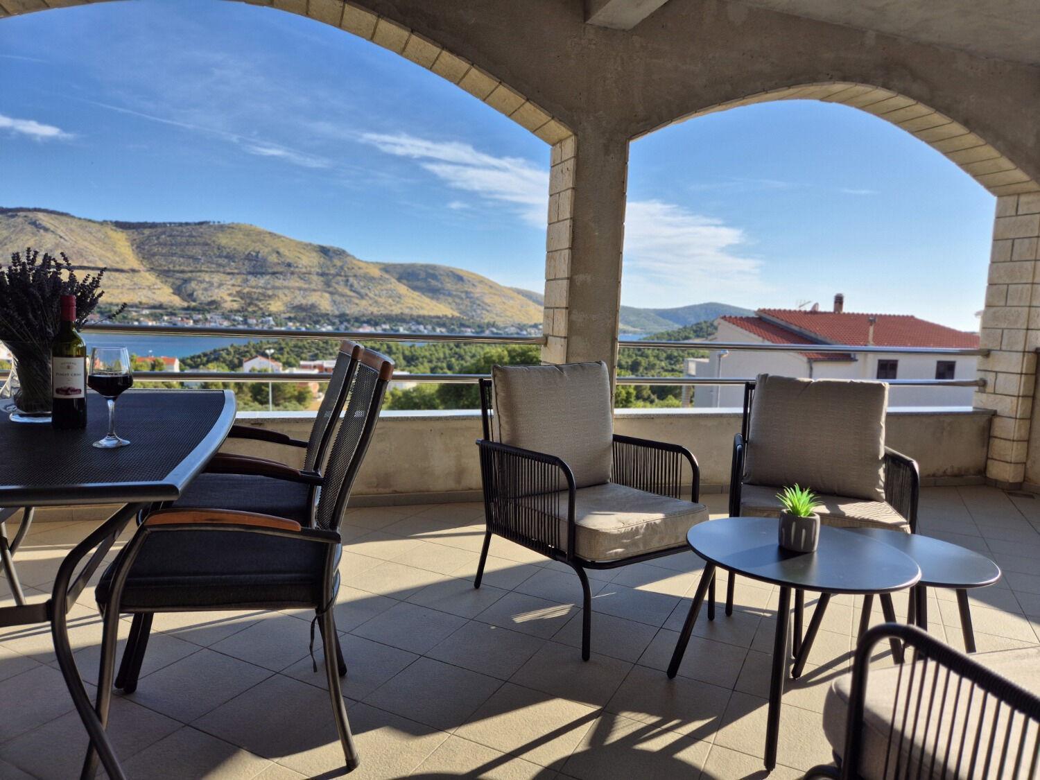 Apartments Josi - Parking And Barbecue Grebastica Bagian luar foto