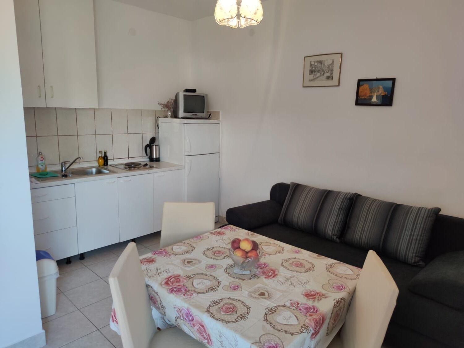 Apartments Josi - Parking And Barbecue Grebastica Bagian luar foto
