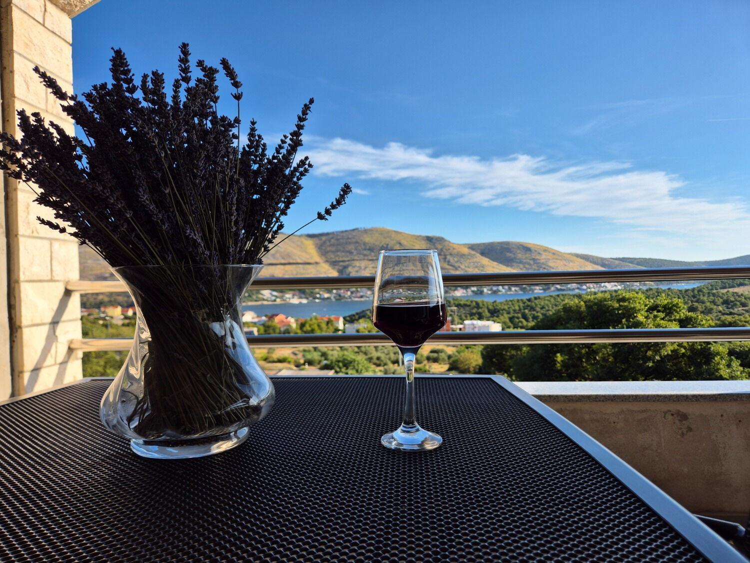 Apartments Josi - Parking And Barbecue Grebastica Bagian luar foto