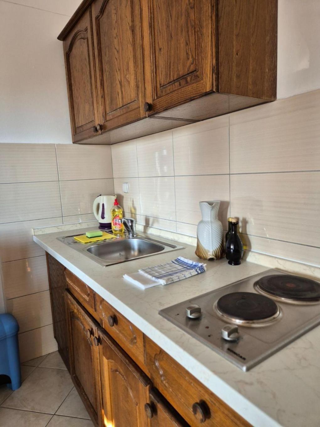 Apartments Josi - Parking And Barbecue Grebastica Bagian luar foto
