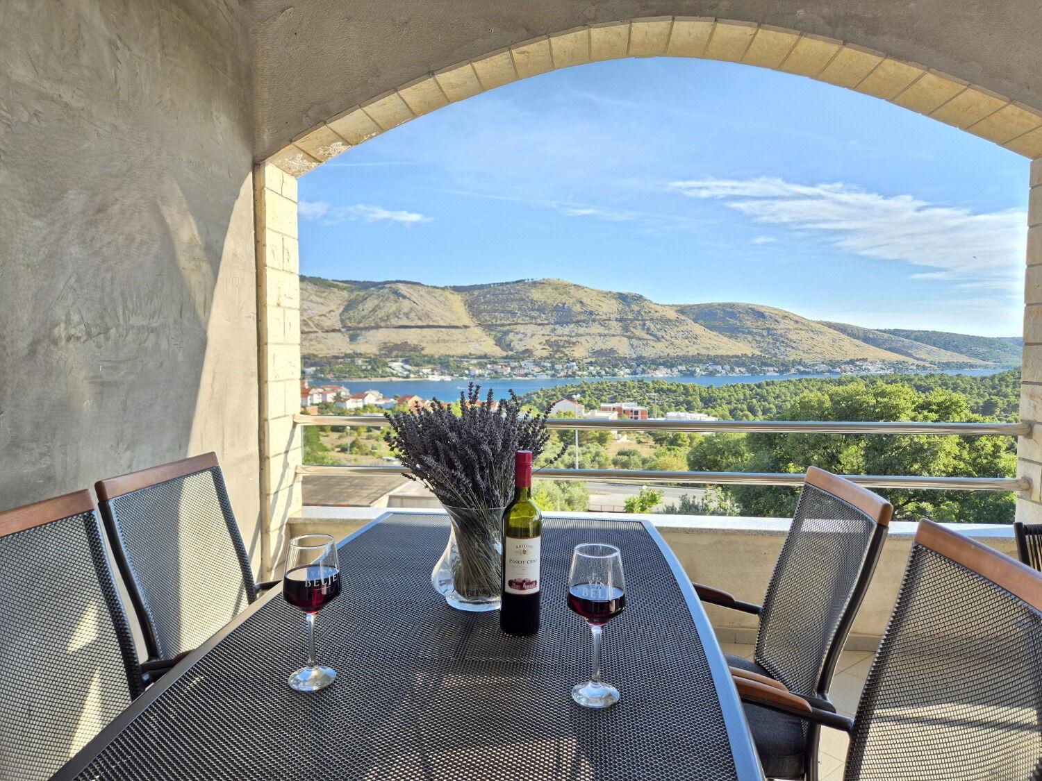 Apartments Josi - Parking And Barbecue Grebastica Bagian luar foto